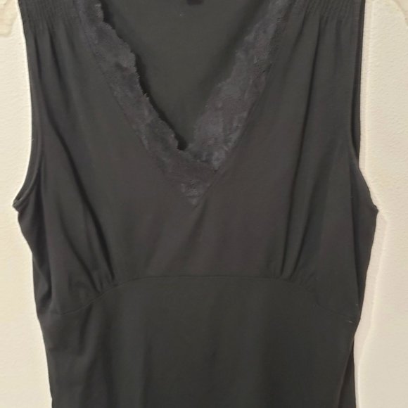 Ann Taylor Sleeveless Black Top V Neck Size Large - Picture 2 of 6
